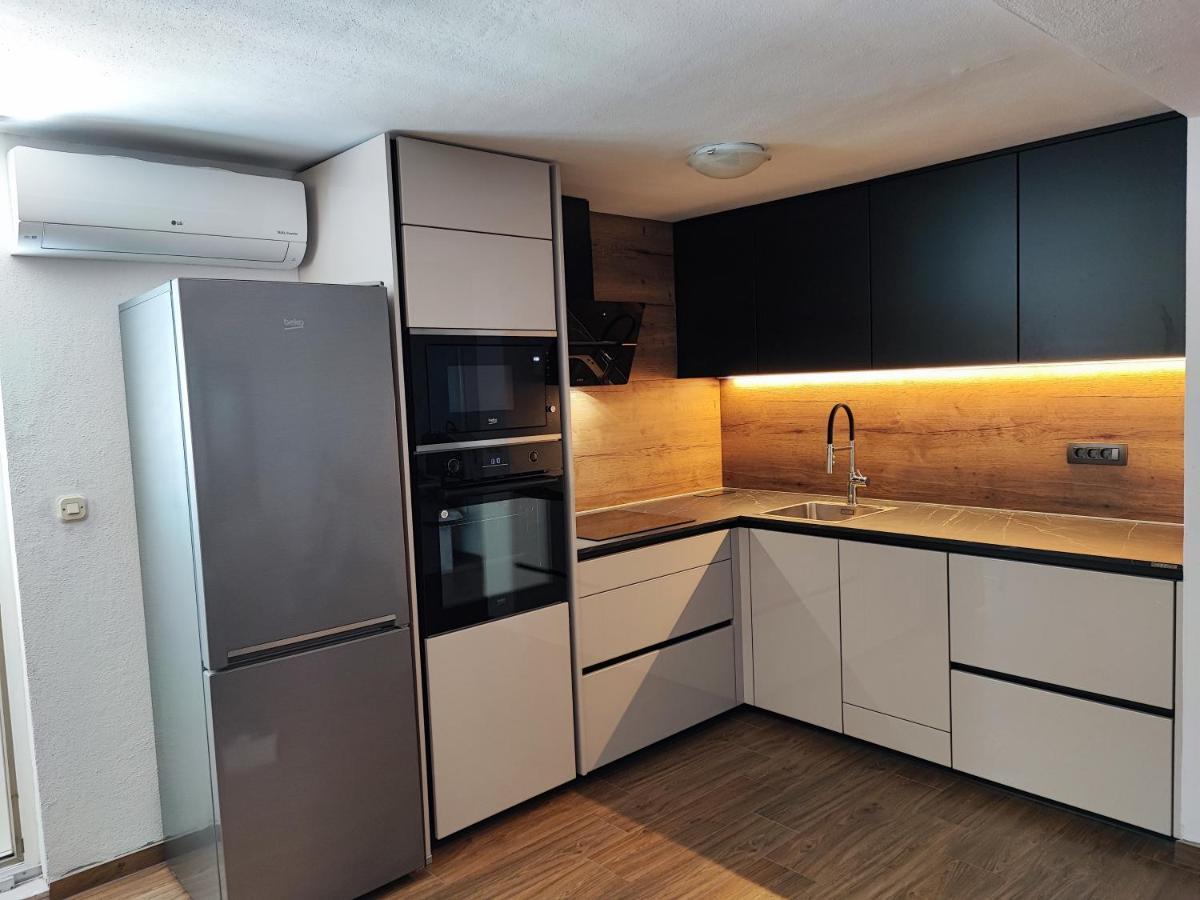 Apartment With Sea View Baška Voda المظهر الخارجي الصورة